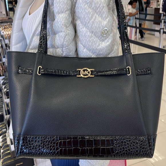 MICHAEL KORS
Reed Large Leather Belted Satchel Shoulder Tote Handbag 
Black - Picture 12 of 16